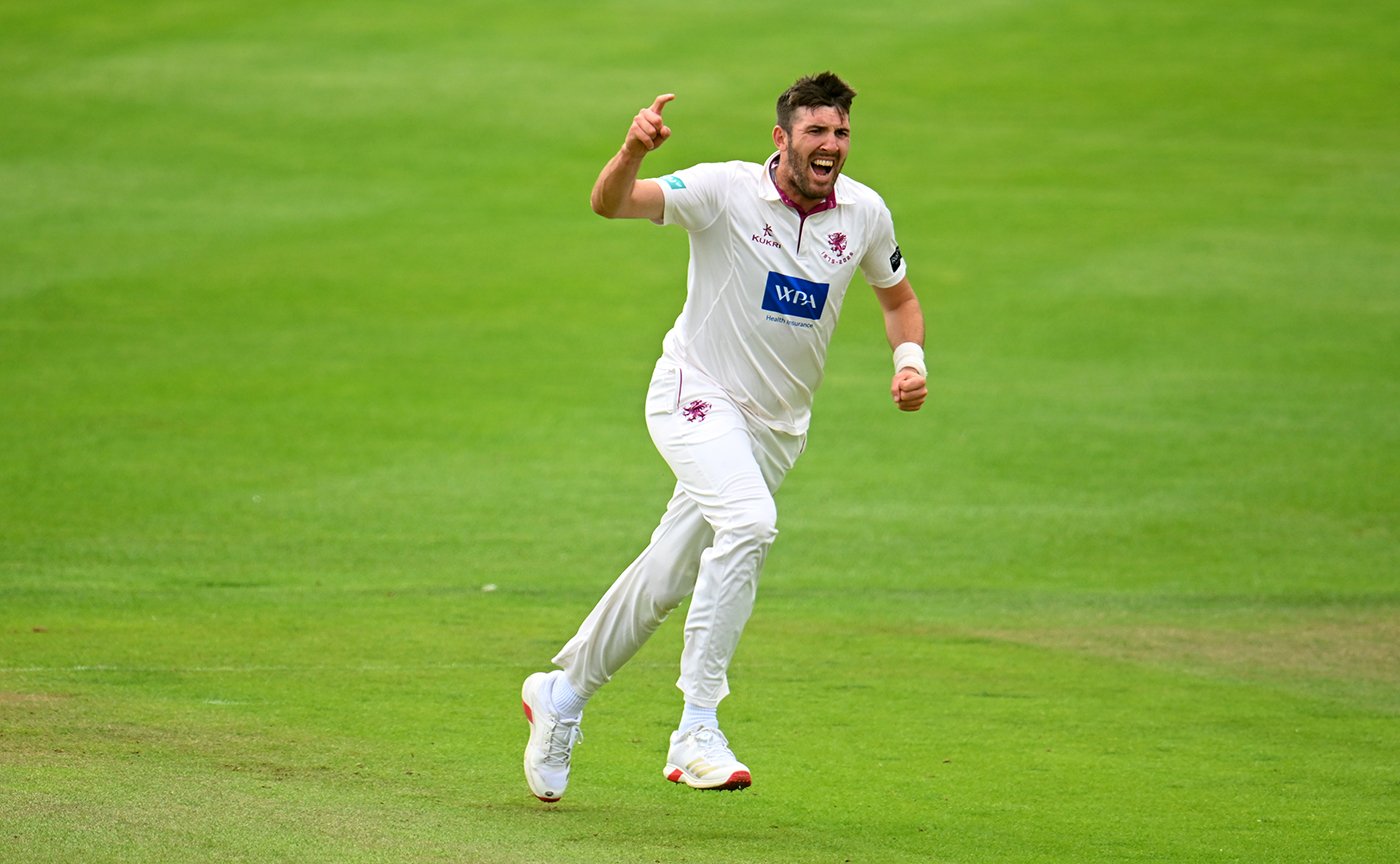 Overton overpowers Nottinghamshire to land big win for Somerset