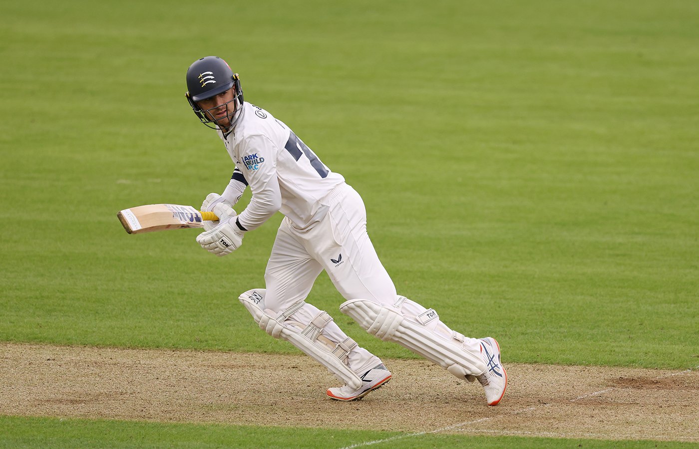 Du Plooy, Falconer hold up Derbyshire's victory push