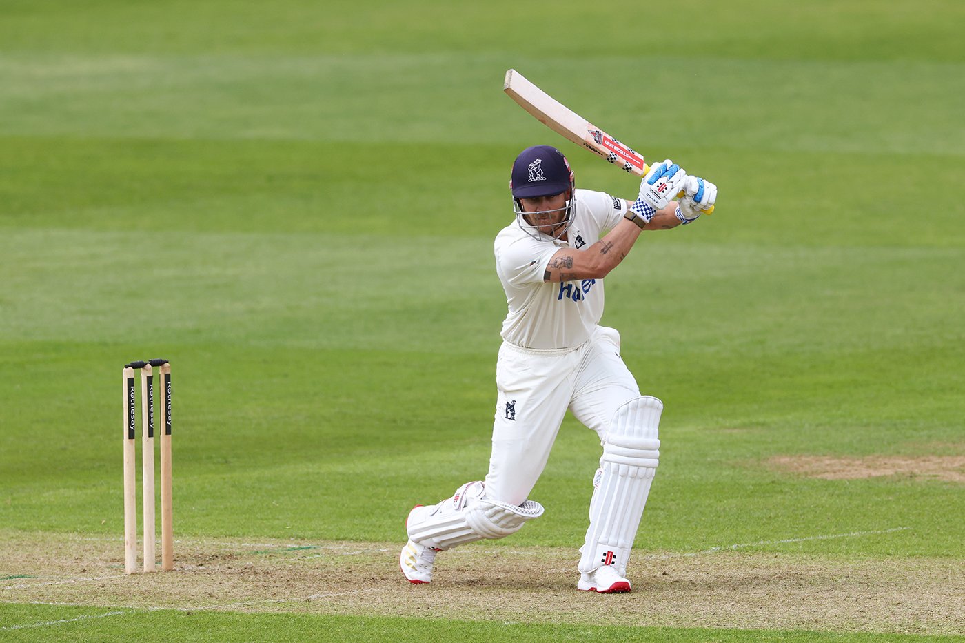 Hain leads Warwickshire rearguard as Yorkshire are denied