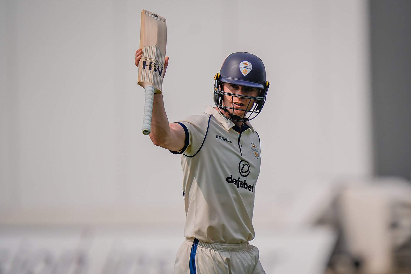 Brooke Guest century tightens Derbyshire's grip