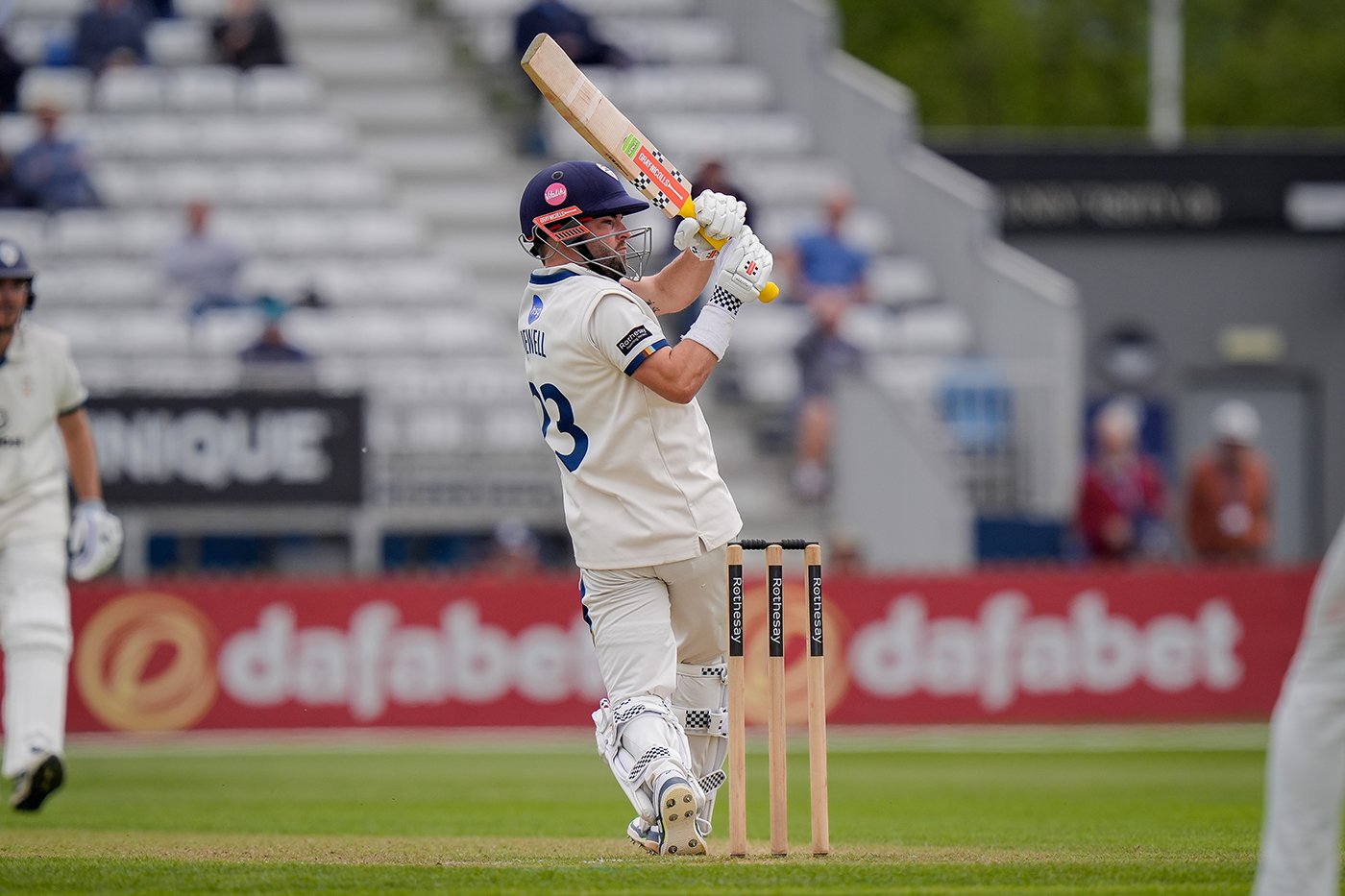 Jewell rediscovers sparkle as Derbyshire make polished start