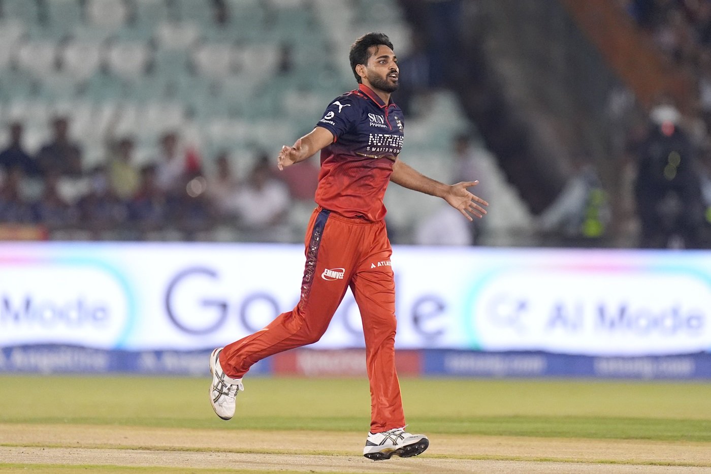 Kohli at No. 3 on orange cap table, Bhuvneshwar at No. 1 on purple cap table