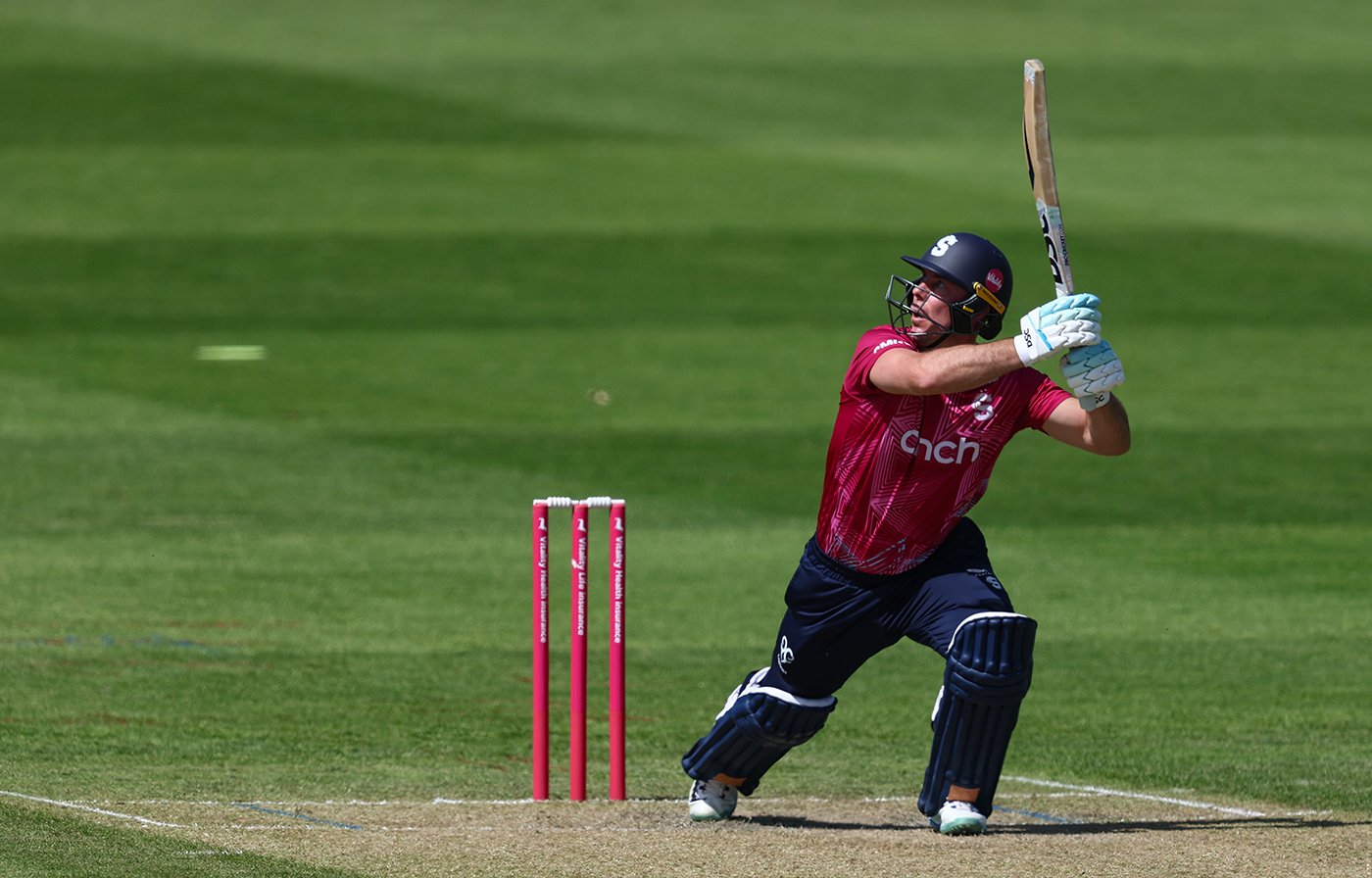 Lynn lights the fuse as Northants run riot against Essex