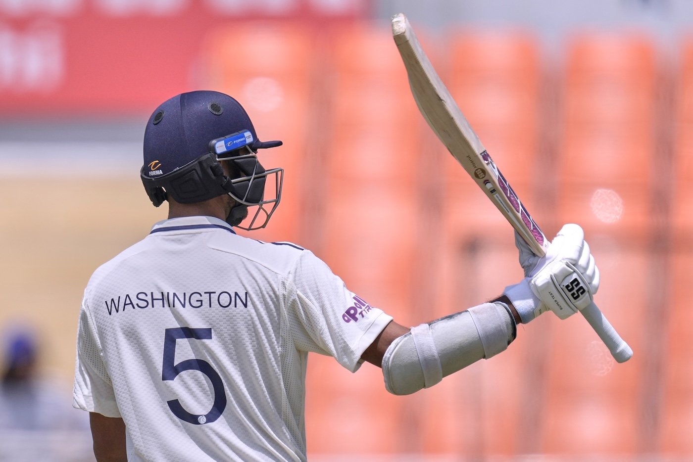 India declare on 564 after Washington fifty