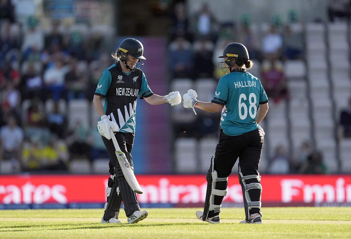 Unchanged New Zealand opt to bat vs Sri Lanka