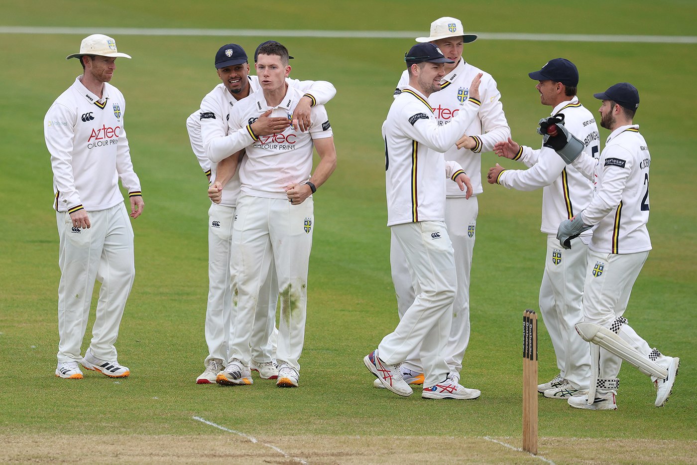 Potts eight-for seals innings win for Durham