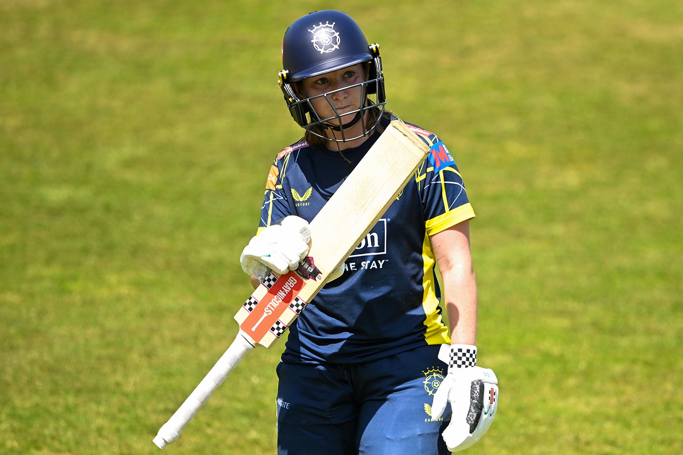 Red-hot Southby scorches Warwickshire in Hampshire's latest win