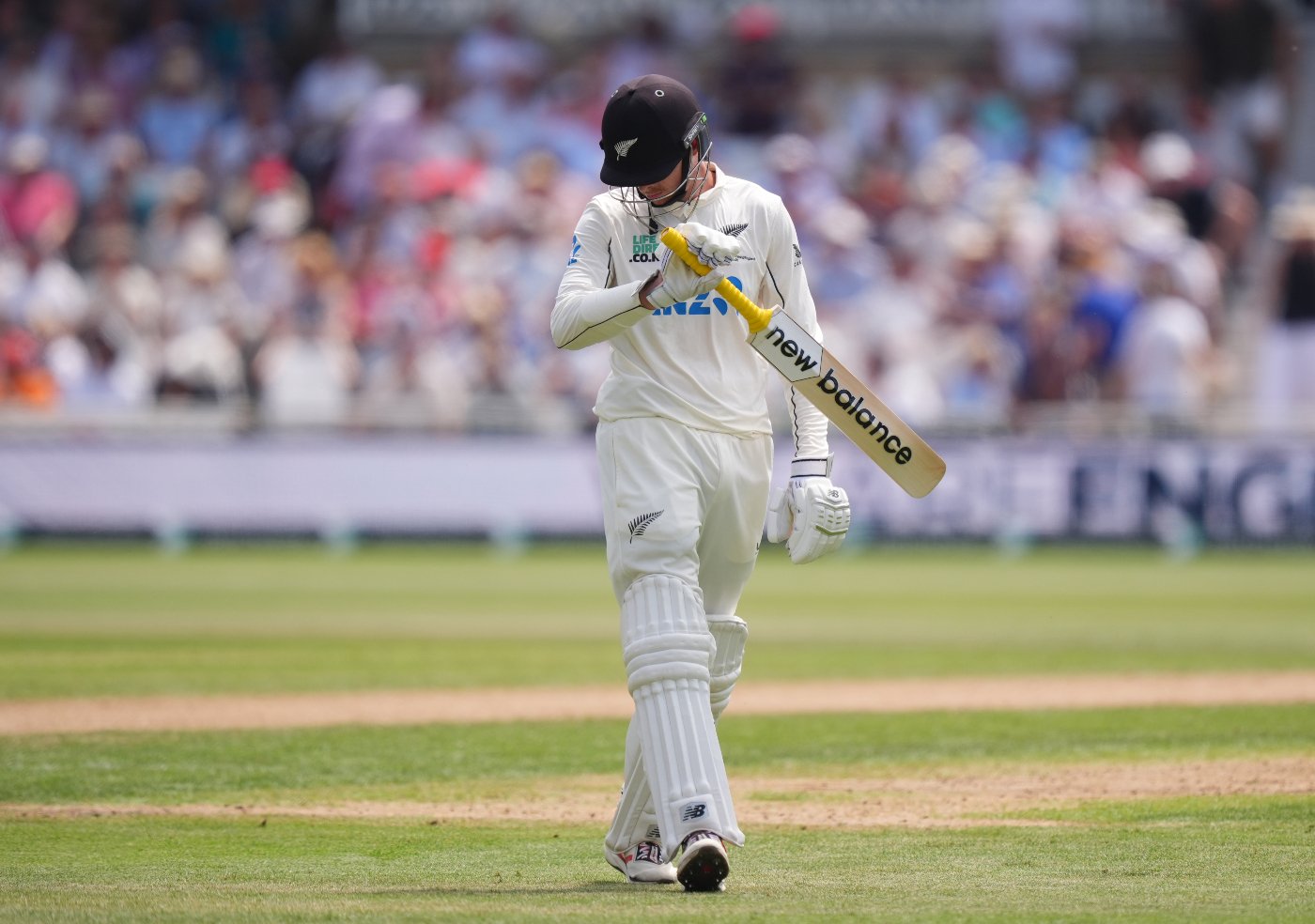 Sangakkara queries DRS call as Santner falls to contentious catch