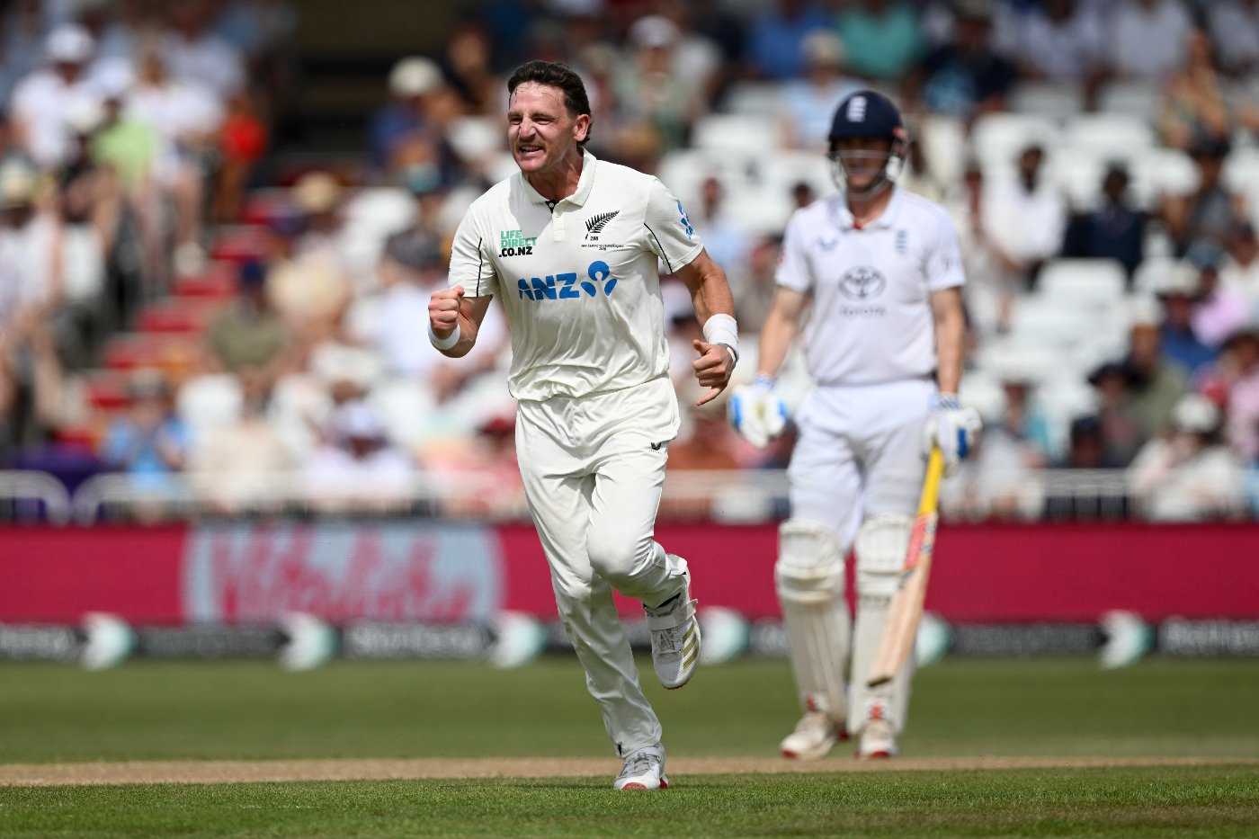 New Zealand make vital inroads as England lean on Harry Brook fifty