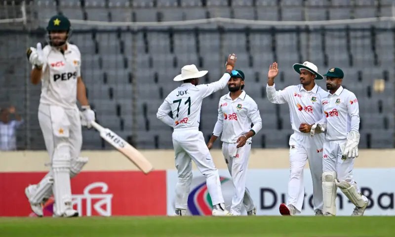 Pakistan's Test against Bangladesh evenly poised after Mehidy takes 5 wickets