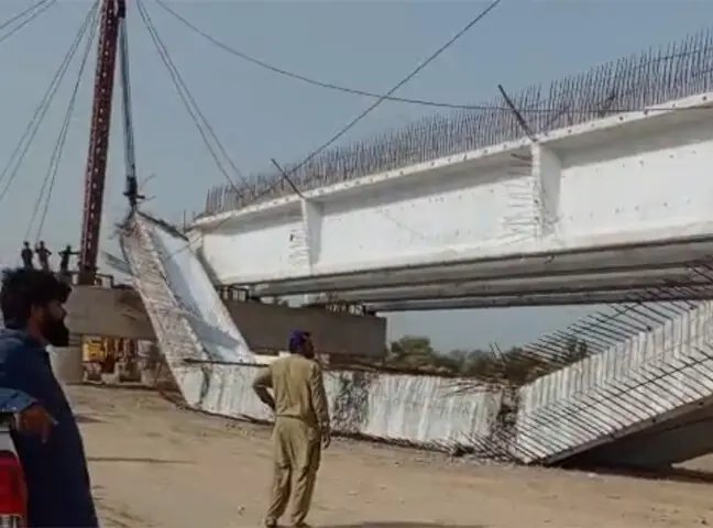 Section  of bridge linking Kandhkot, Ghotki collapses