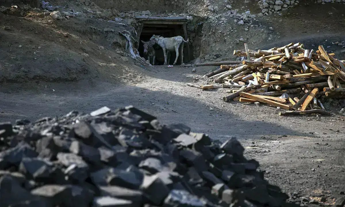 Four dead, five injured as coalmine in Thatta caves in