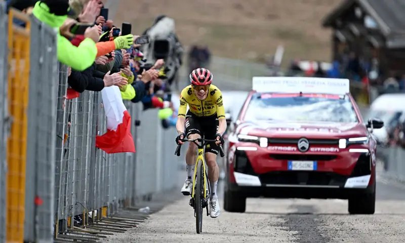Vingegaard powers to maiden Giro stage victory