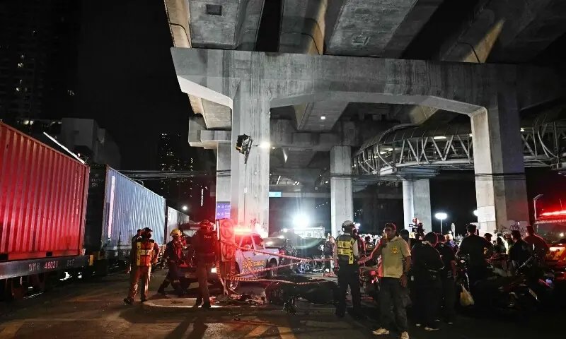 At least eight dead, 25 injured in train collision that sparks bus fire in Thailand