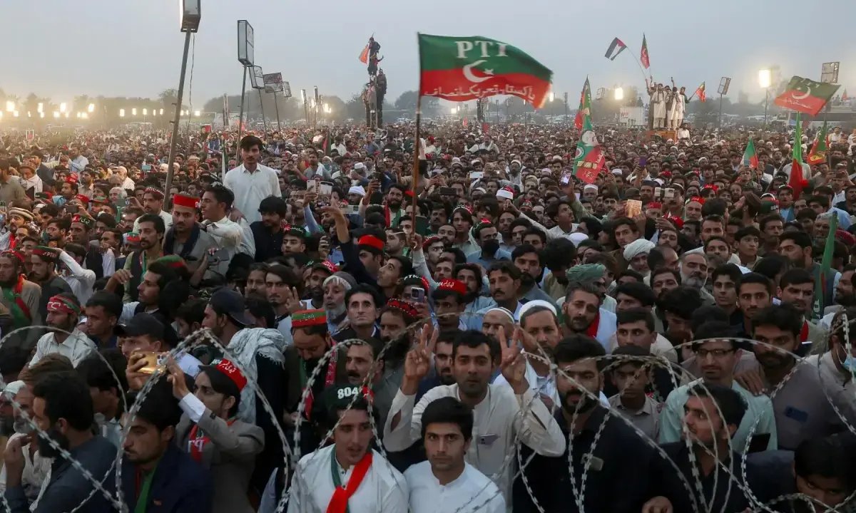 PTI says all united behind Imran as insiders claim internal rifts