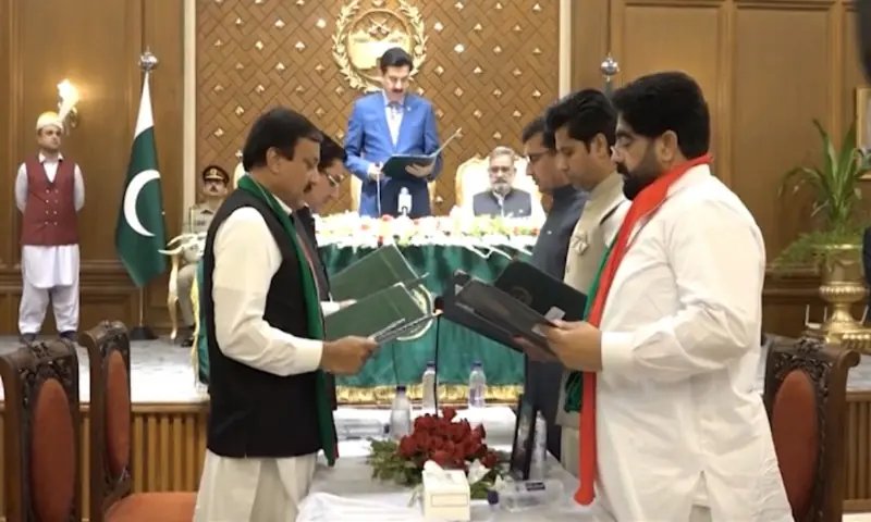 Governor Kundi administers oath to 5 new KP ministers