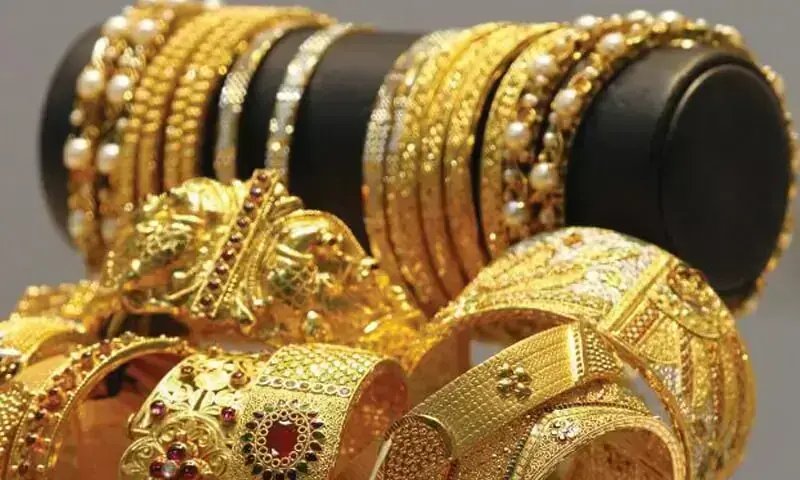 Gold worth Rs30m, cash looted from four  jewellery shops in Gulistan-i-Jauhar