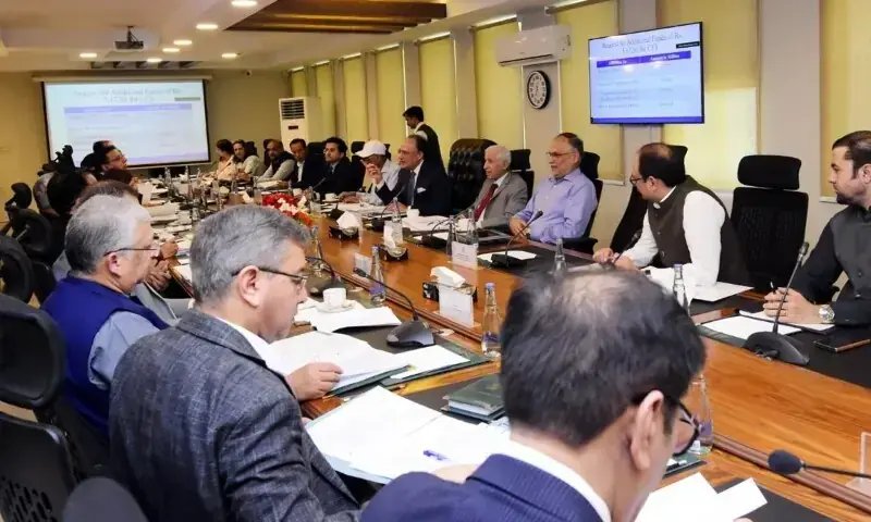 ECC expands bureaucrats’ stipend, okays Rs40bn grants