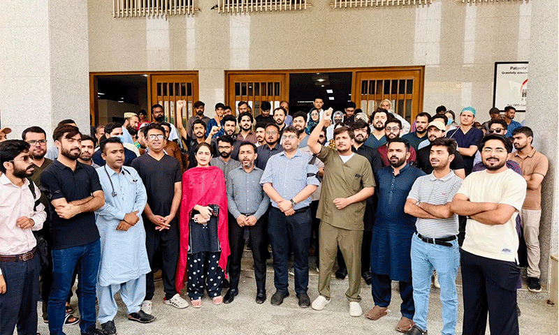 Medical fraternity holds protests to condemn Quetta acid attack in Karachi