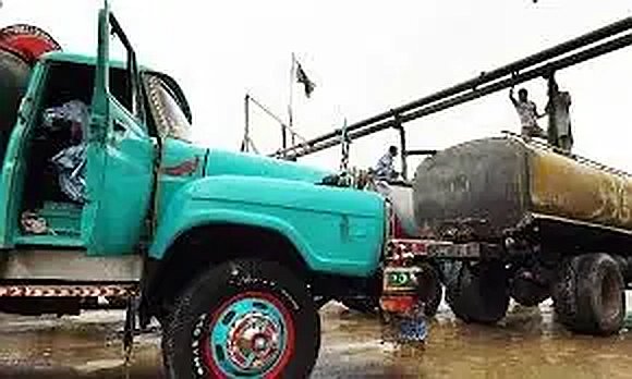 Water tanker runs over, kills biker in Manghopir