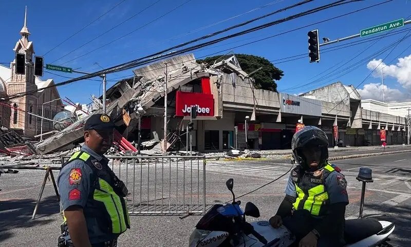 Outdoor hospitals, cut-off communities as Philippine quake toll hits 41