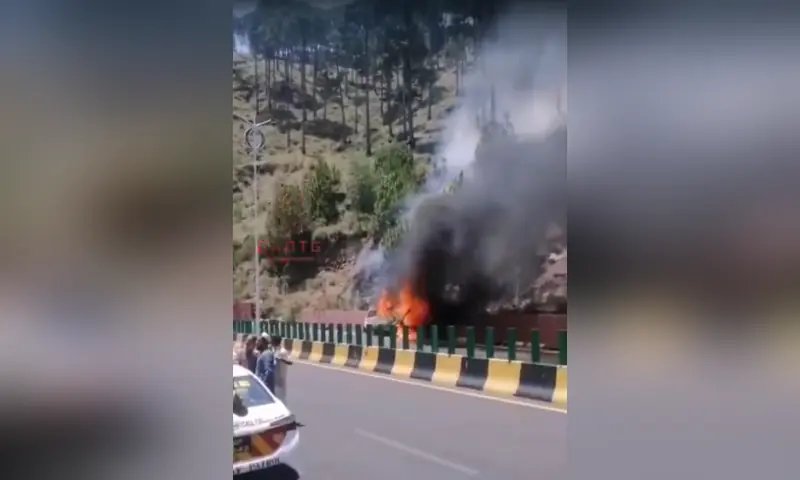 At least 10 killed, 13 injured as fire erupts in van on Islamabad-Murree Expressway: highway police