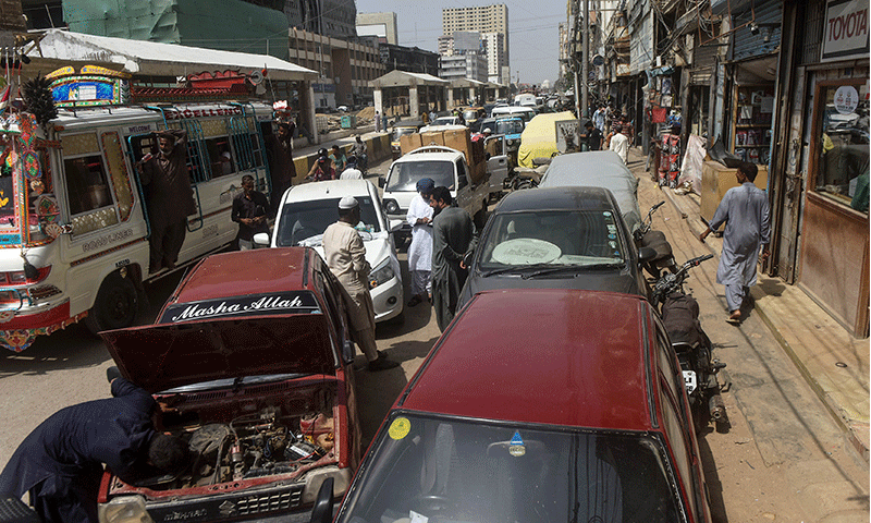 Karachi road fatalities fell by 30pc in six months due to e-ticketing: DIG Pir Muhammad Shah