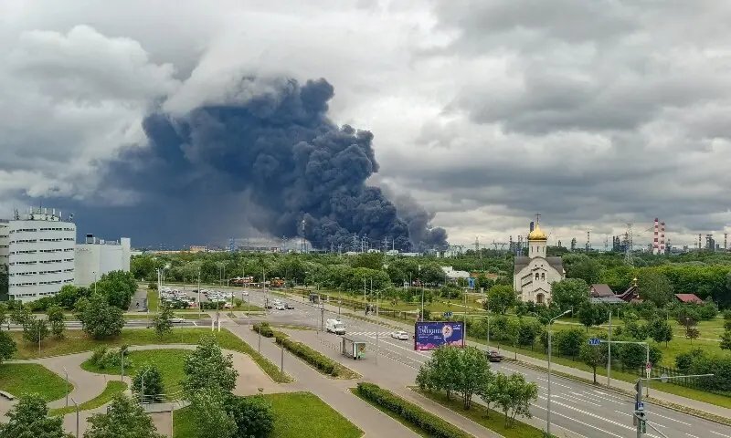 Ukraine sets Moscow refinery ablaze in biggest attack in years