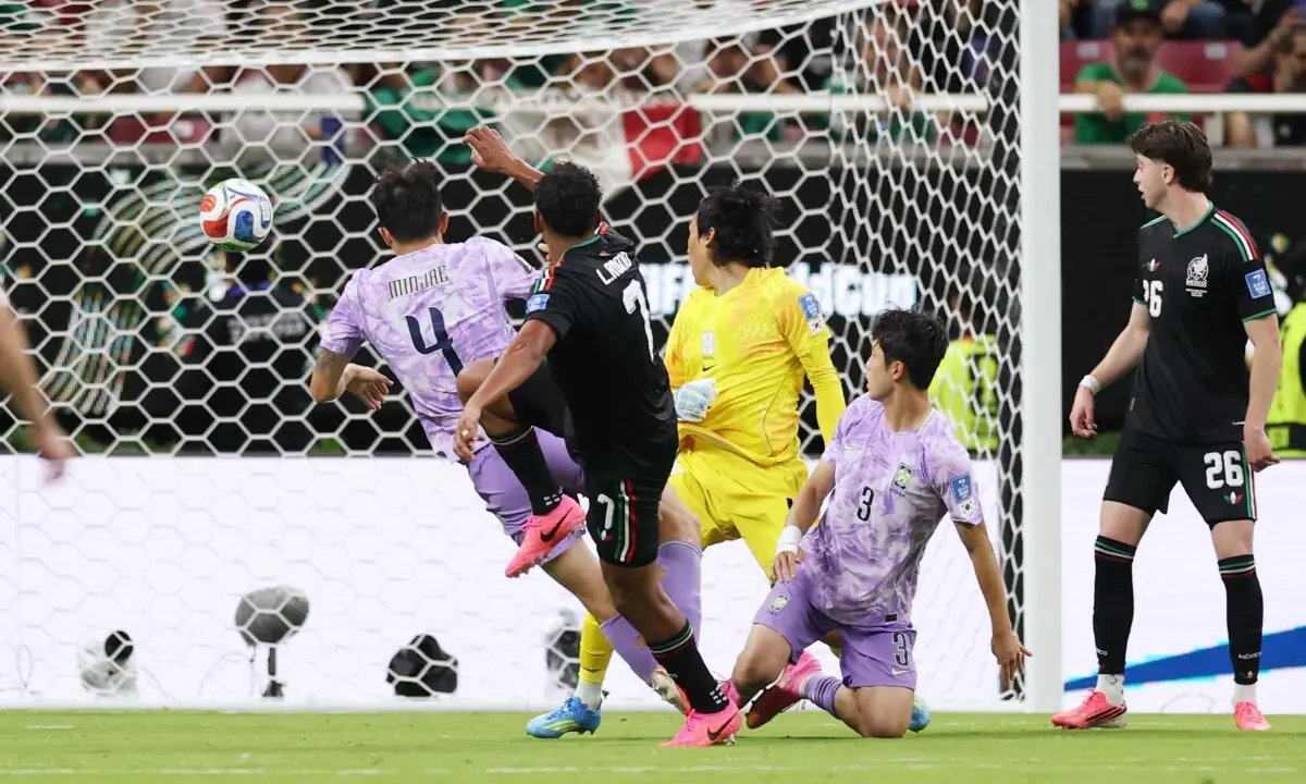 Co-hosts Mexico first team into World Cup knockout rounds