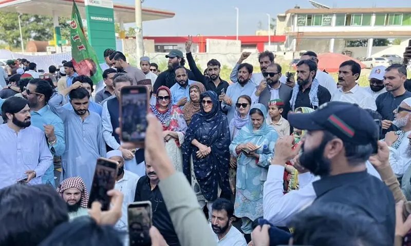 PTI rails against jail admin after another meeting with Imran denied