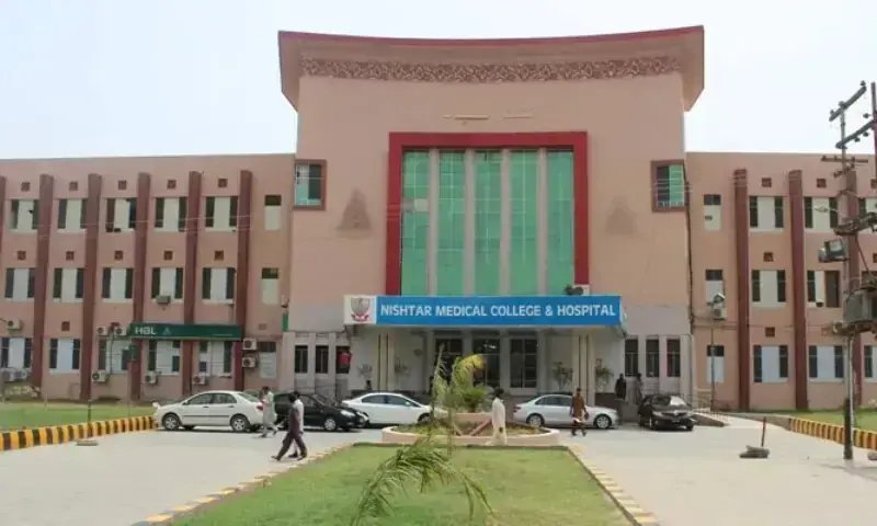 Construction delays causing difficulties for Multan’s Nishtar Hospital visitors