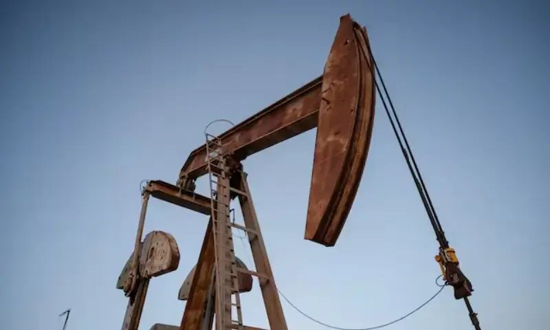 Oil hits pre-war level as supply fears ease