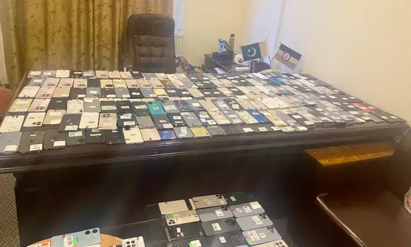 Mobile phone smuggling at Khunjerab Pass foiled