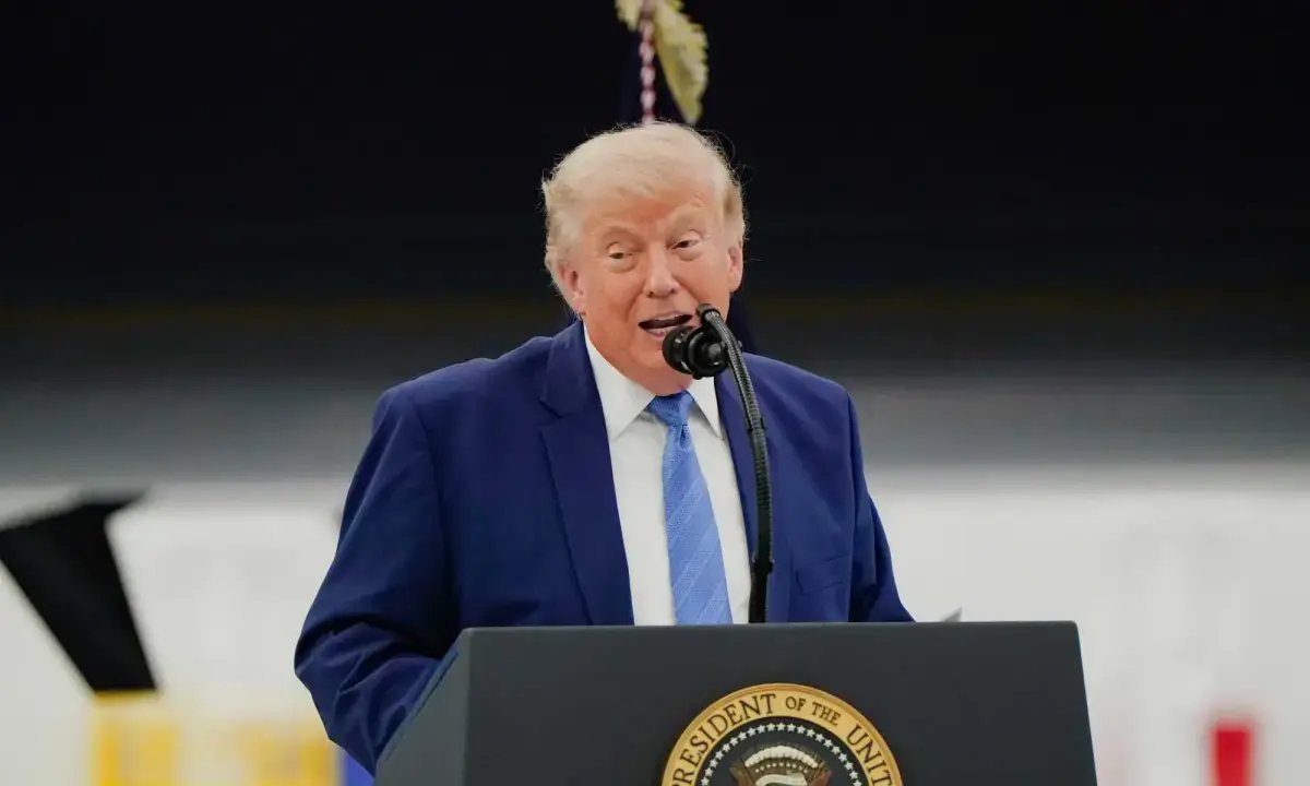 Trump, Republican senator engage in shouting match over Iran war
