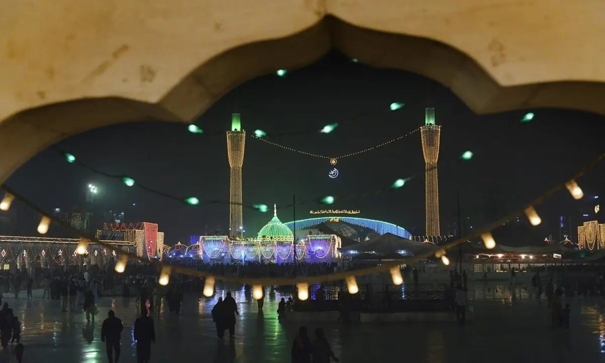 Ghusal ceremony performed at Data Sahib’s shrine in Lahore