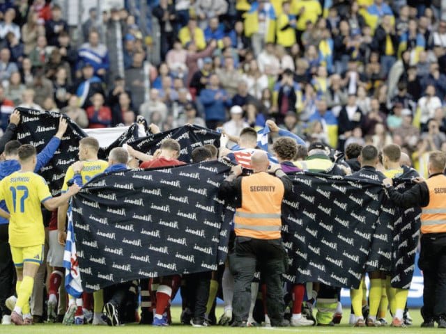 Eriksen in 'good spirits' after collapsing
