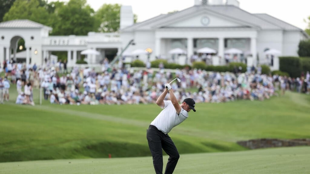 Fitzpatrick storms into lead