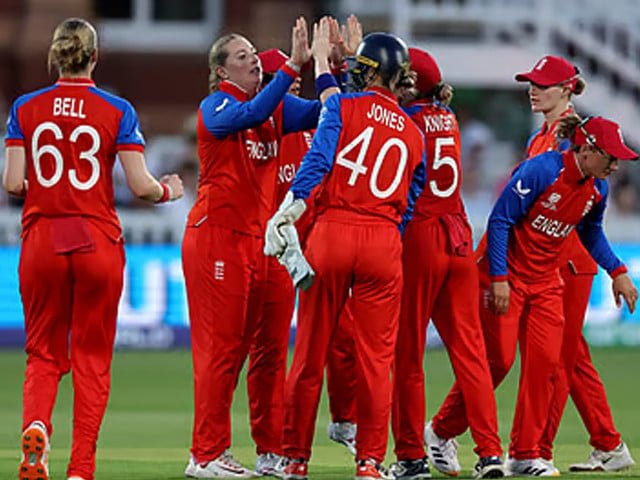 England ease into T20 World Cup semis