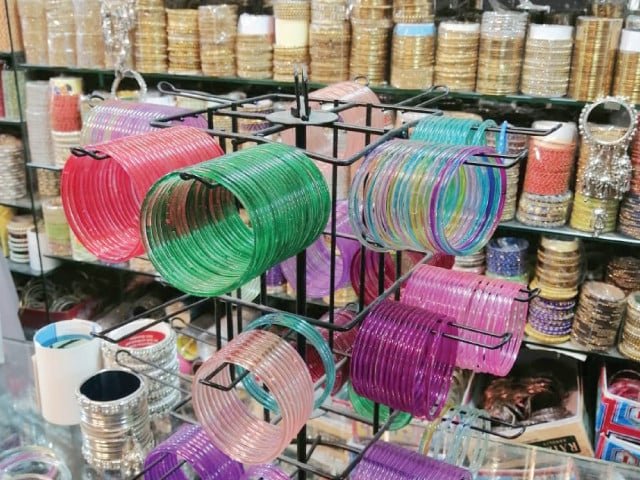 Colours, clinks and viral trends