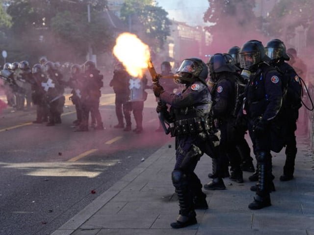 G7 protesters clash with police in Geneva