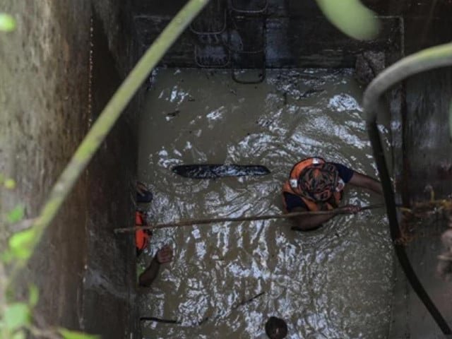 No trace of boy lost in IJP drain