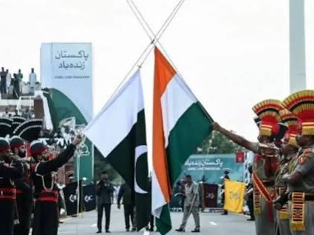 Pakistan, India hold Colombo dialogue