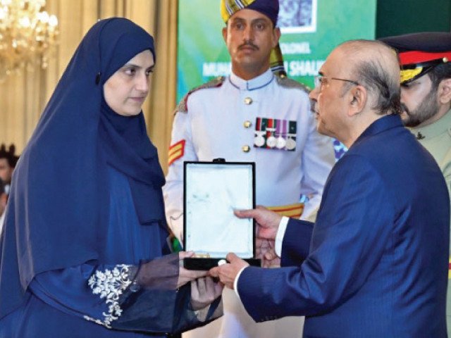 President Zardari confers 47 military awards