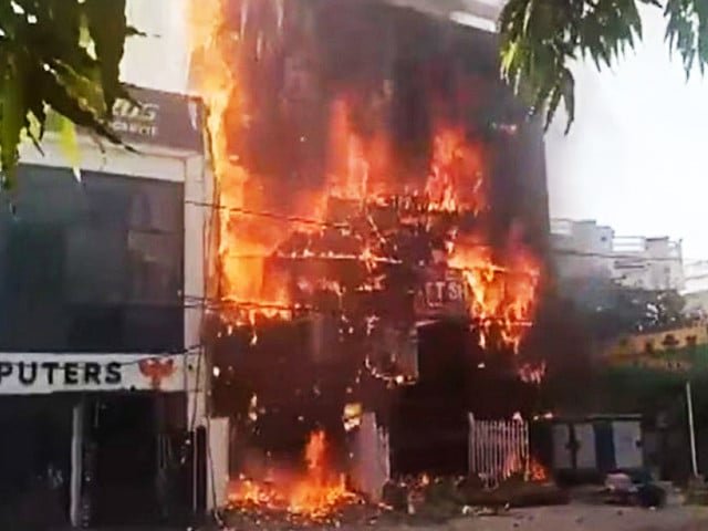 14 killed in India building fire