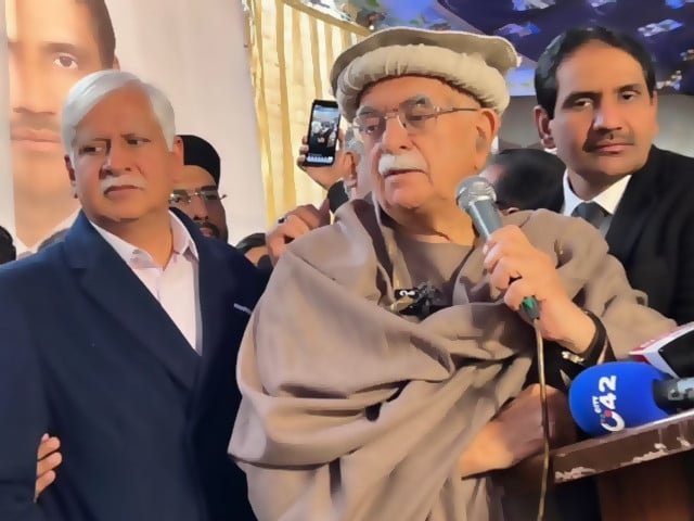 Achakzai, NA speaker lock horns again