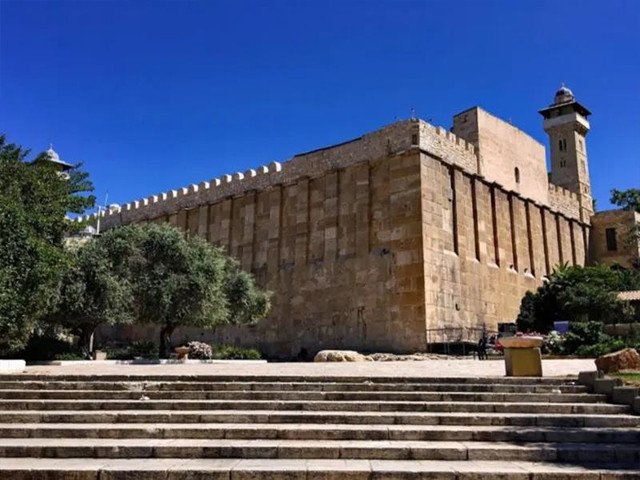 Israel seizes Ibrahimi Mosque in West Bank
