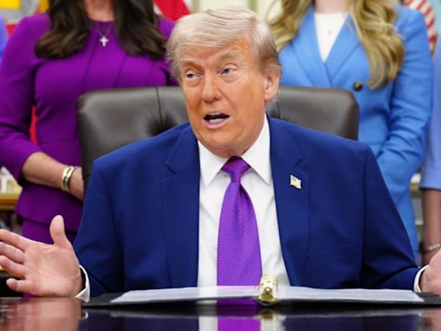 Trump says Iran ceasefire on 'life support'