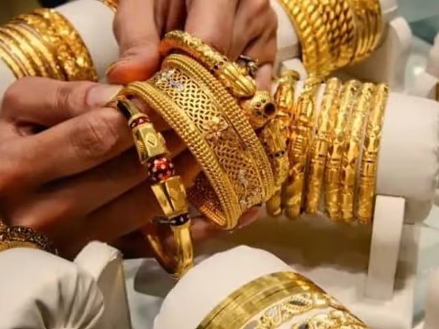 Gold falls belowRs468,000 per tola