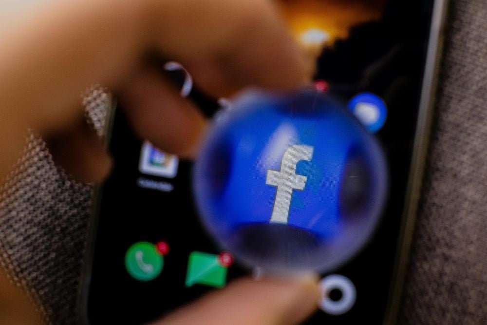 Facebook resumes functionality after users report brief worldwide outage