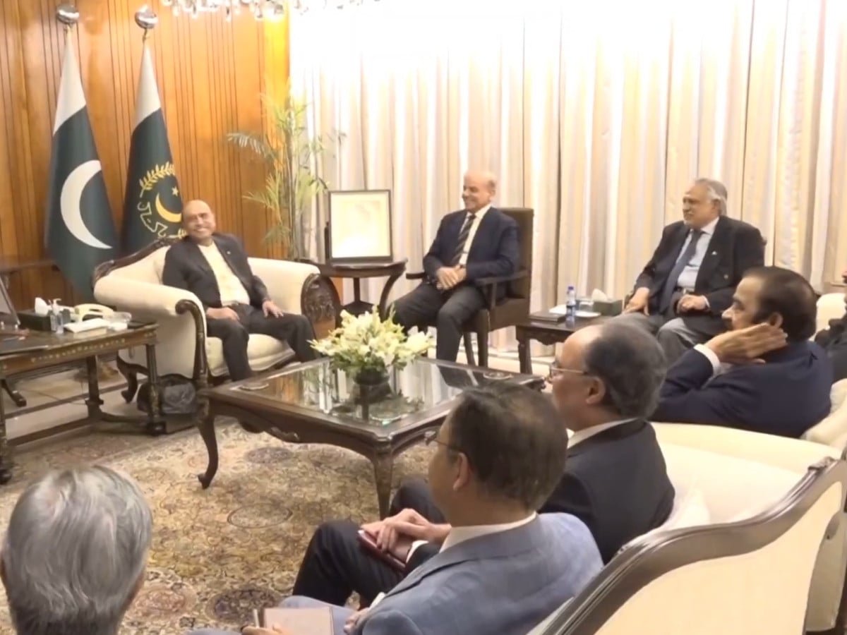 PM Shehbaz discusses G-B polls and AJK situation with President Zardari